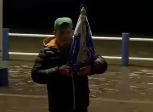 Creciente: recorrió la Costanera con la imagen de la Virgen de Itatí