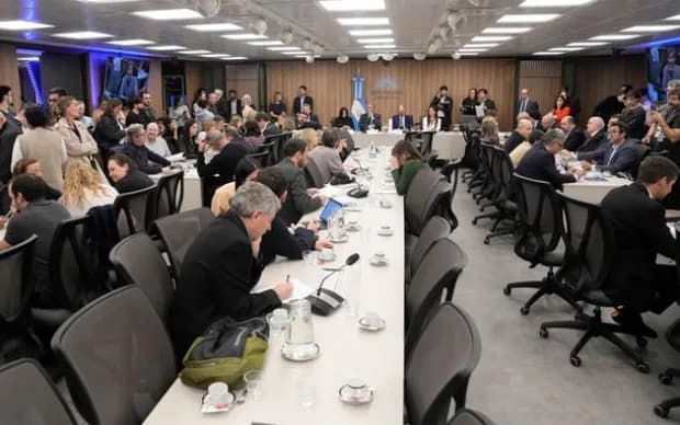 Maniobra en Diputados: el oficialismo reculó y restituye la Ley de Tierras para salvar el DNU 70/23