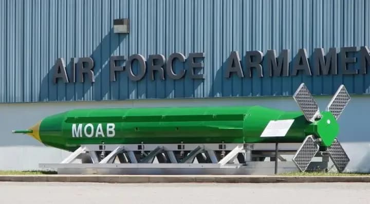 Estados Unidos evalúa utilizar la "madre de todas las bombas" contra Irán