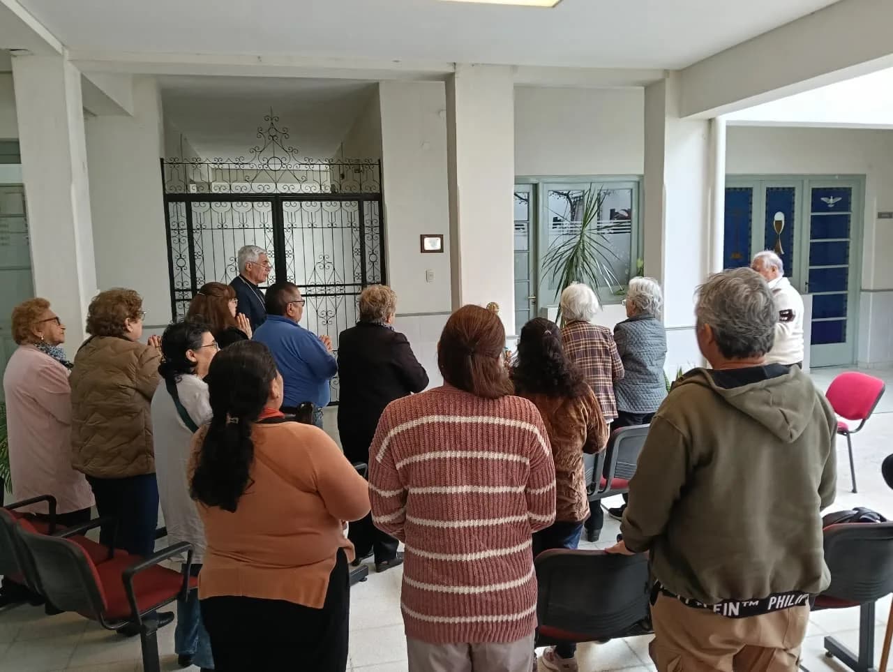 La Asociación Divino Niño Jesús visitó al Arzobispo y rezaron por el Papa y Corrientes