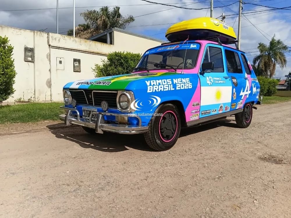 Amigos restauraron un Renault 6 para ir a la carrera de Colapinto en Interlagos