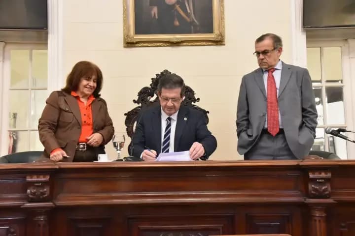 El Senado aprobó resoluciones sobre la seguridad y los límites en Isla Apipé