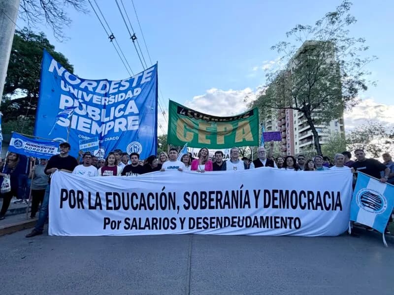 La quinta marcha federal universitaria se replicó en Corrientes y Resistencia