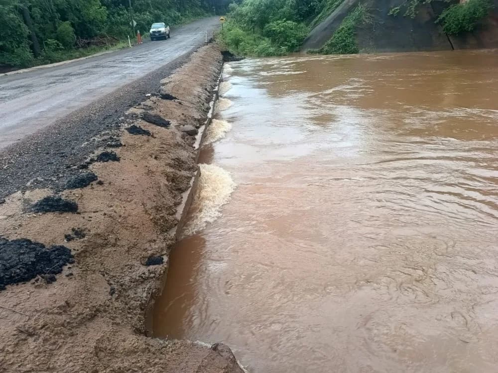 La crecida del Paraná aisló a tres localidades de Misiones