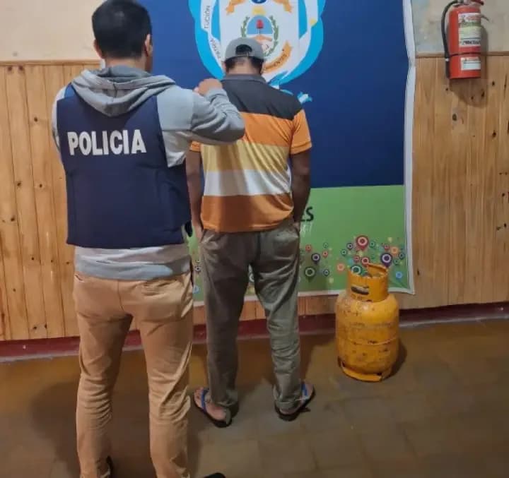 Lo atraparon con una garrafa robada
y lo investigan por otros hechos