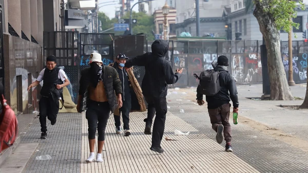 Marcha universitaria: el Gobierno denunció penalmente a los manifestantes por los incidentes frente al Congreso