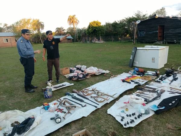 Incautan droga, armas de fuego y carne de animales silvestres en un coto de caza del interior de Corrientes