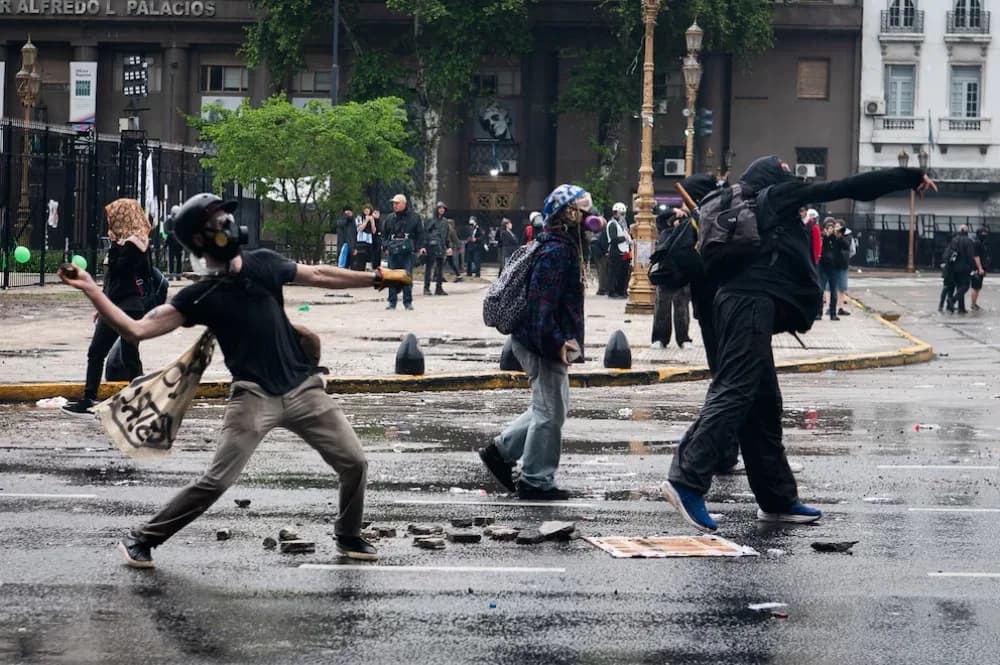El Gobierno denunció a los manifestantes detenidos por los disturbios en el Congreso