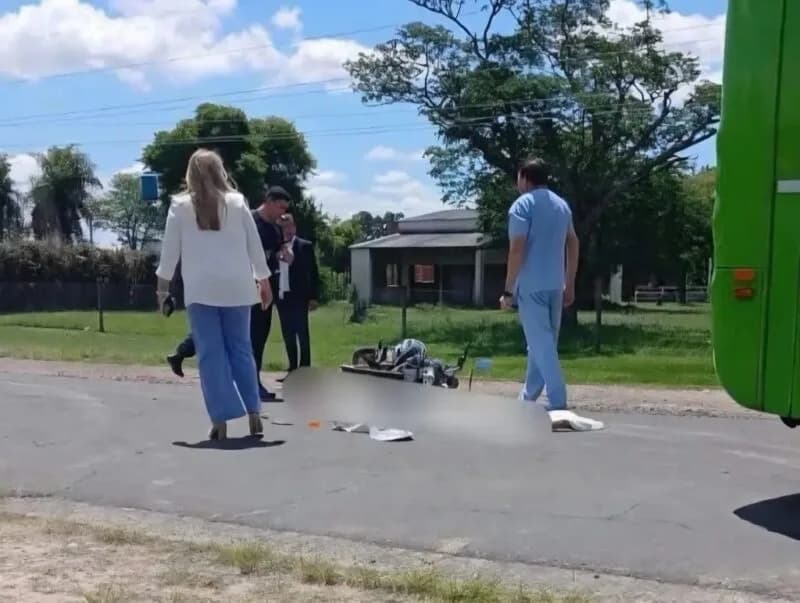 Tragedia en Laguna Brava: una motociclista de 24 años murió tras chocar con un colectivo