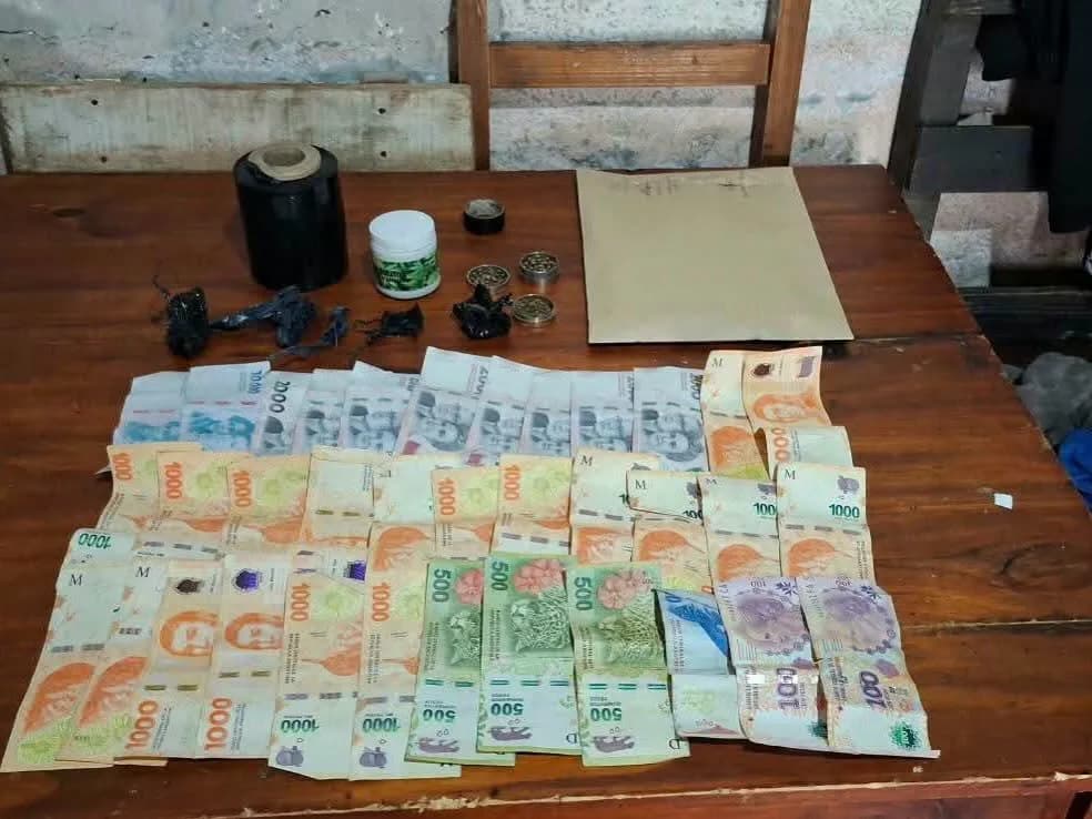 Dos detenidos tras múltiples allanamientos contra el narcomenudeo en Monte Caseros