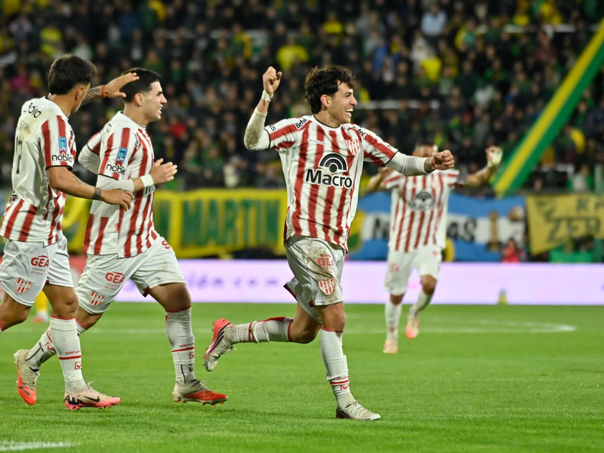 Defensa vs. Instituto, por el Torneo Clausura, hoy EN VIVO: la Gloria se va al descanso en ventaja