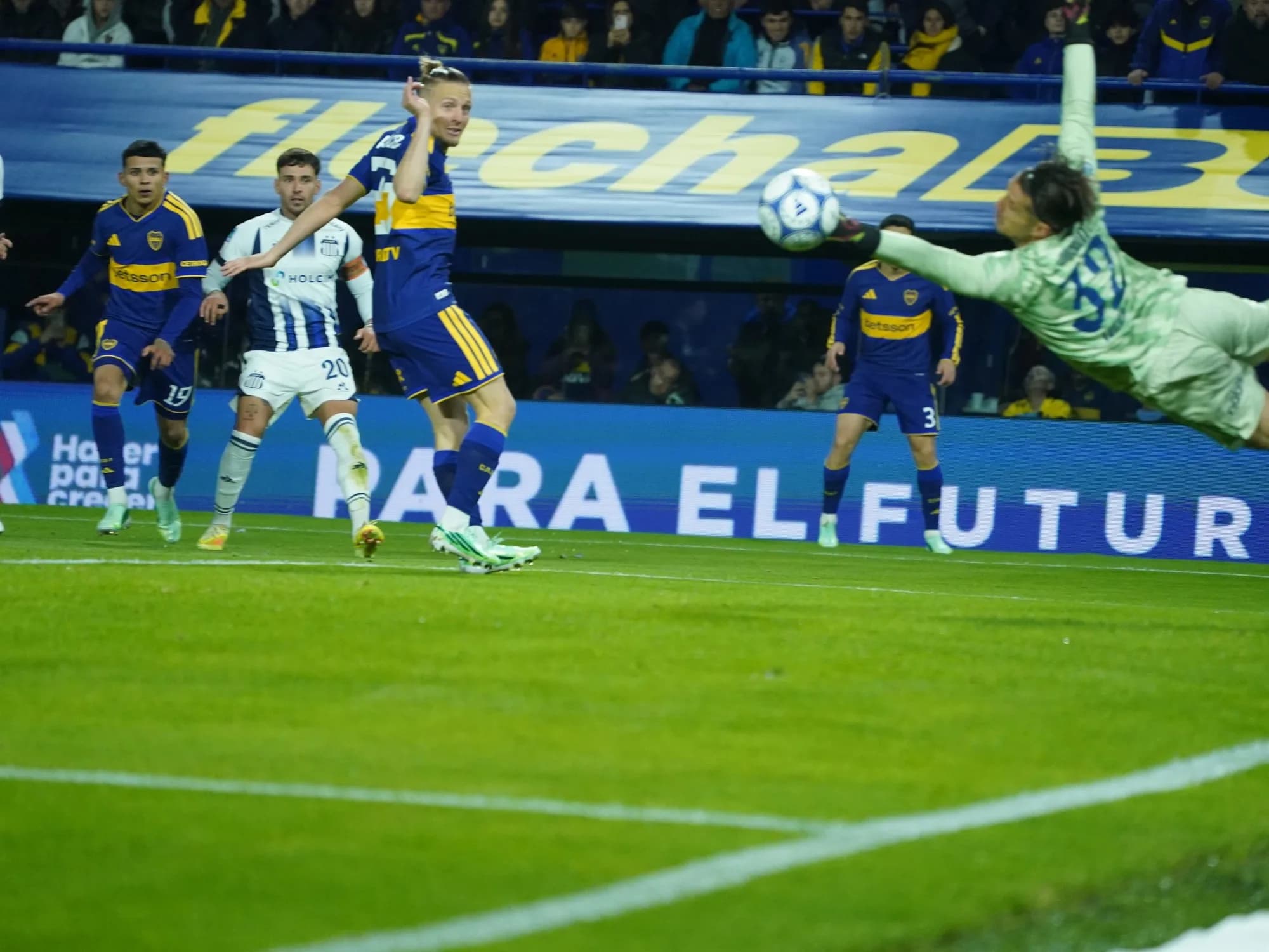 Extraordinario Flores: de la jugada a lo Gareth Bale al golazo para la remontada de Boca
