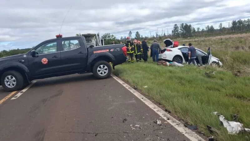 Siniestro fatal: una mujer muerta y tres heridos graves tras un choque frontal en la Ruta 14