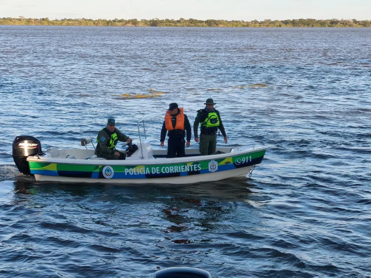 Itatí: la Policía recorre en lancha los barrios afectados por el agua
