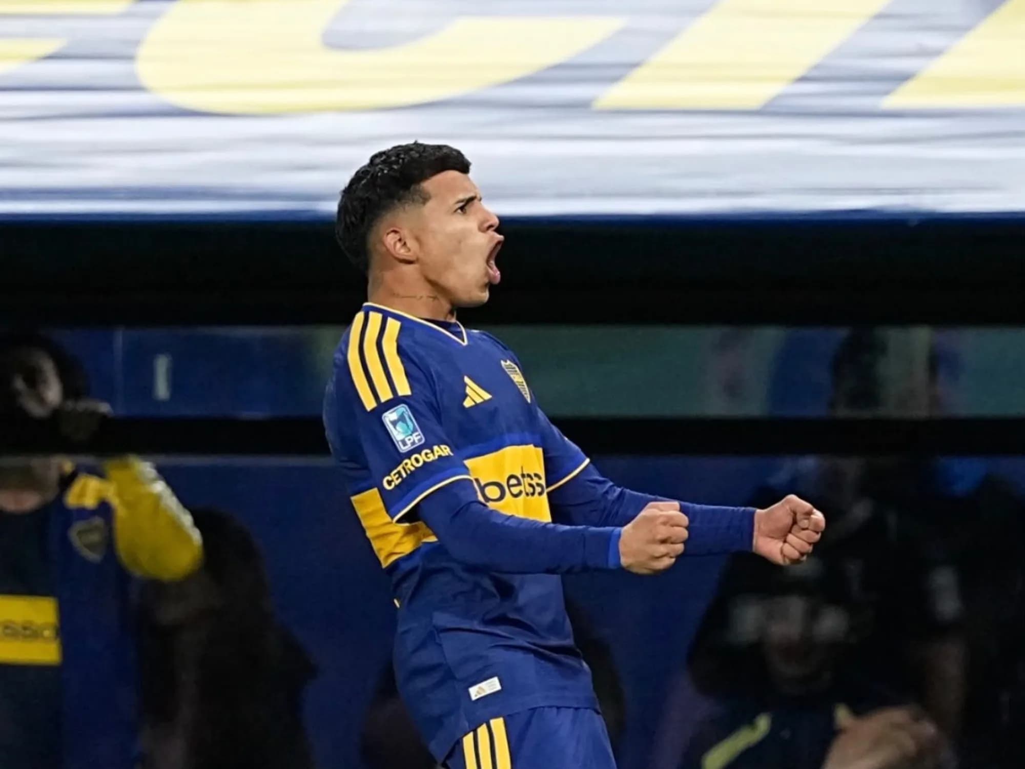 Qué dijo el cuerpo técnico de la Selección de Leo Flores, tras sus semanas más explosivas