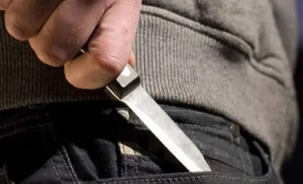 En plena calle y a punta de cuchillo amenazó a un hombre