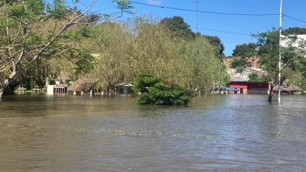 Itatí: el Paraná sigue un metro por encima del nivel de alerta