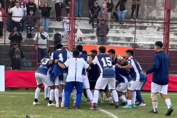 TRFA: Lipton sacó pecho, le ganó a Mandiyú, empató la serie y desde los penales avanzó a cuartos de final