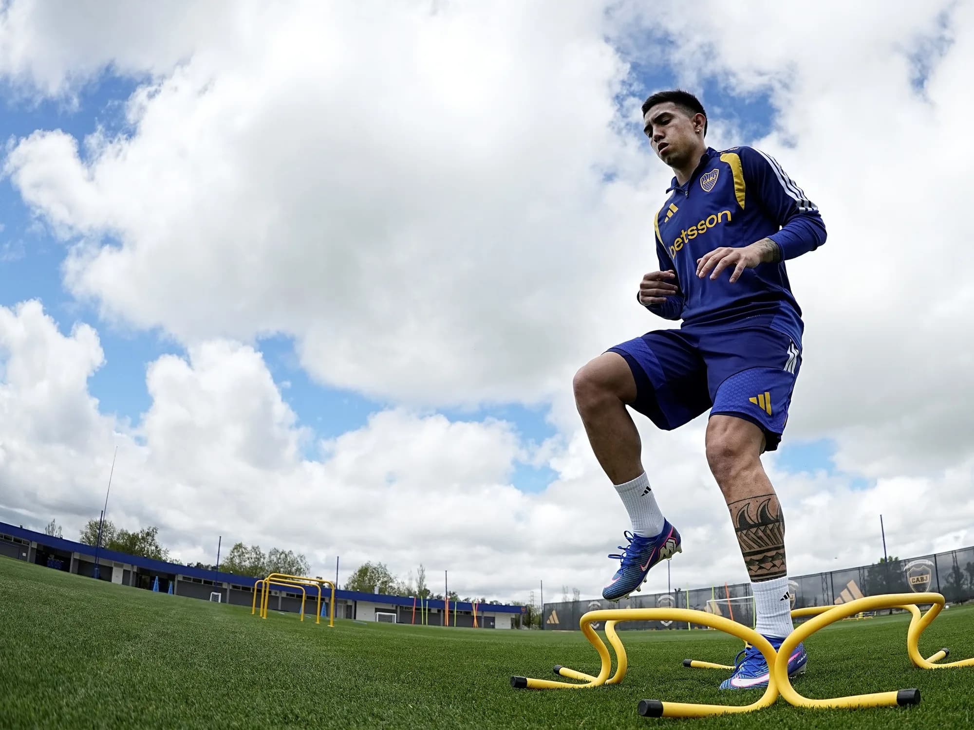 Recuperado, Velasco viaja a Brasil con Boca y ¿recupera la titularidad?