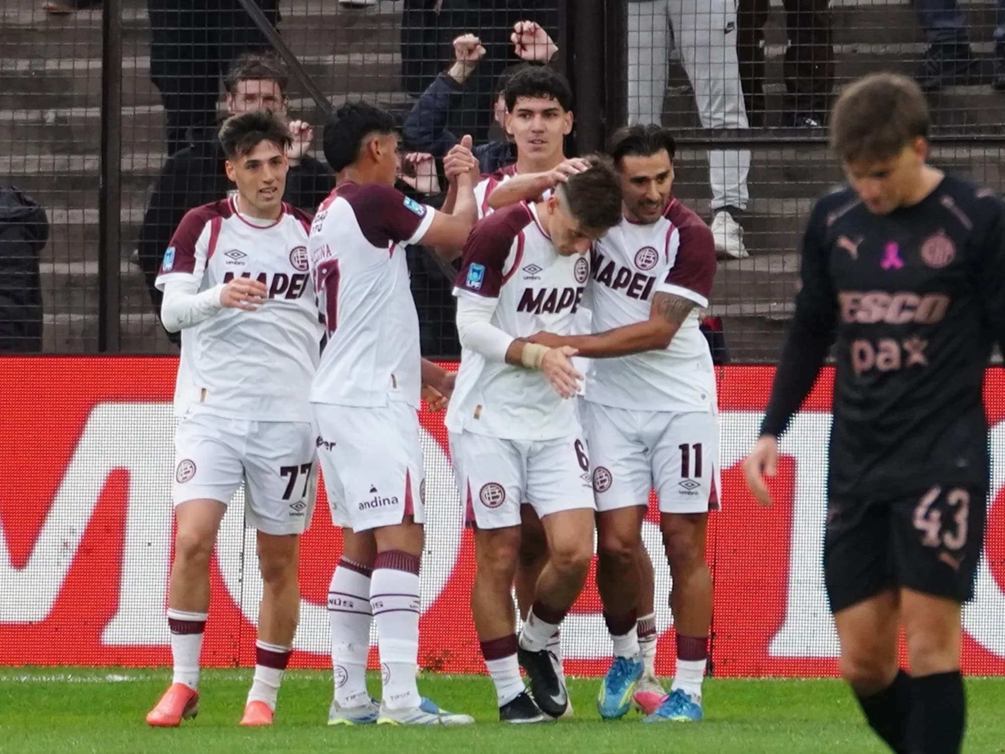 Lanús pisó fuerte en Vicente López: le ganó a Platense y se acomodó en la Zona A