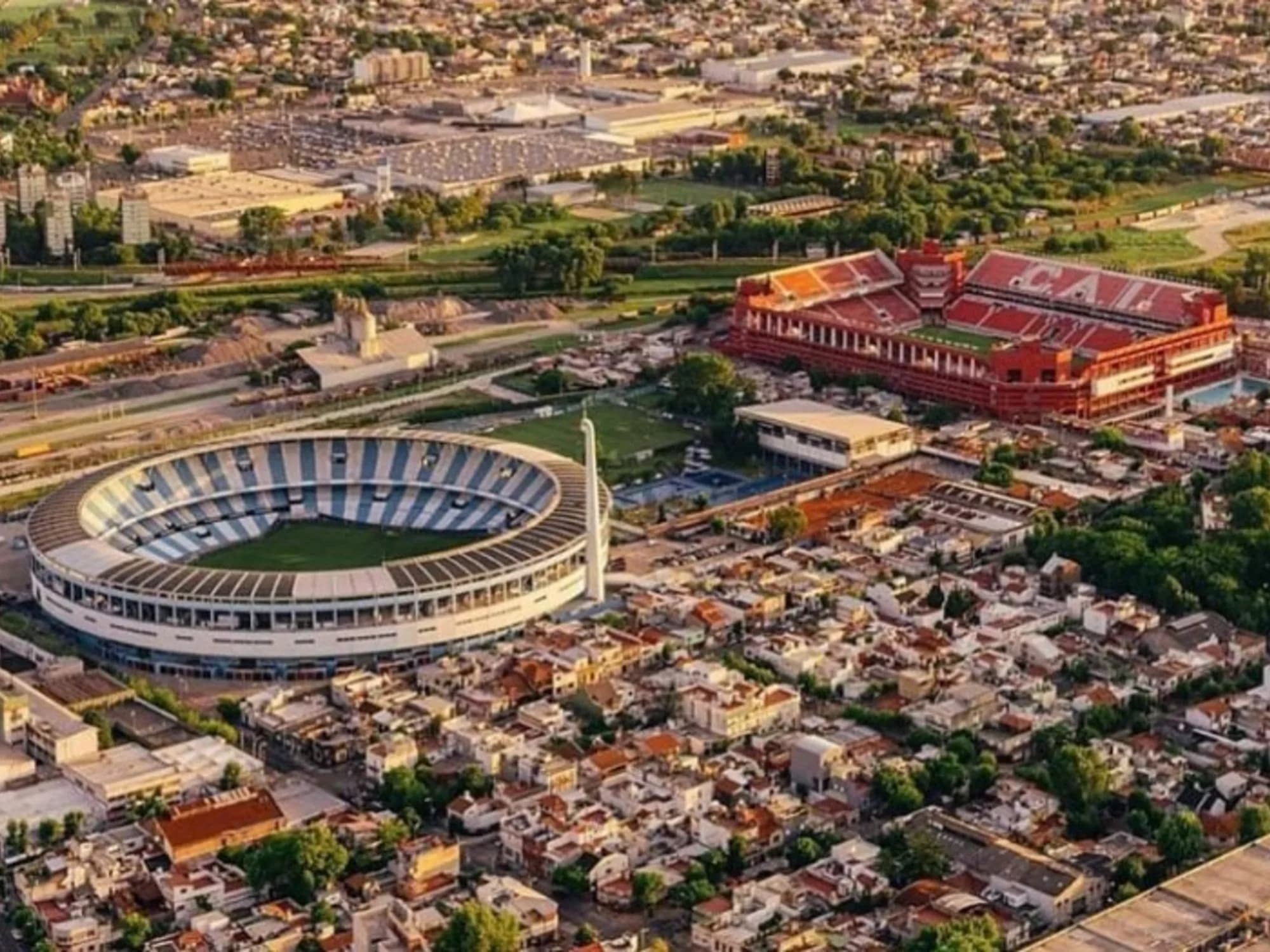 Racing e Independiente juegan un clásico a todo o nada: crisis, urgencias y un Cilindro que será una caldera
