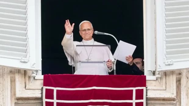 El papa León XIV dio su primer Ángelus tras la operación: "Gracias a los que rezaron por mí"