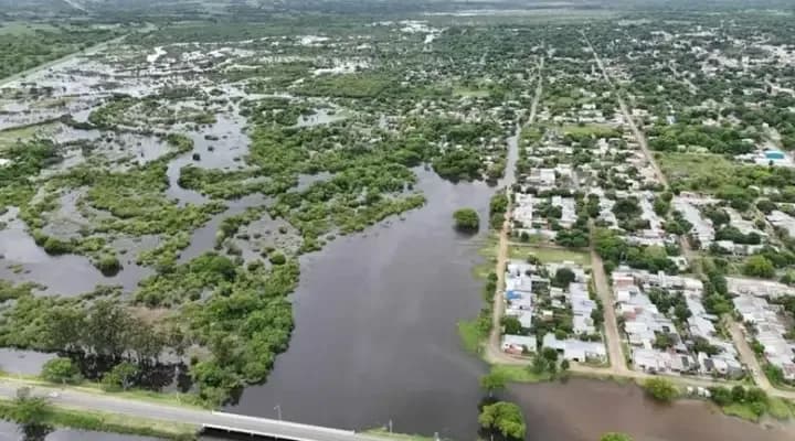 La crecida histórica del río Paraná inunda el Litoral y mantiene en alerta a varias provincias