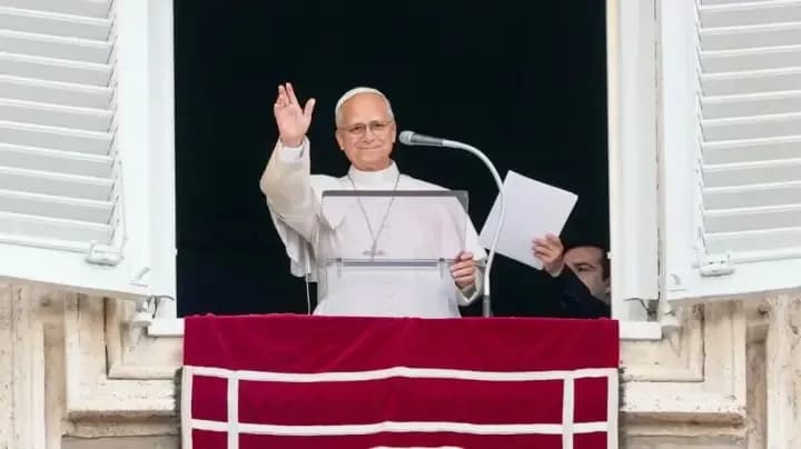 El Papa dio su primer Ángelus tras la operación: "Gracias a los que rezaron por mí"