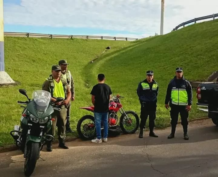 Secuestraron una moto inhabilitada para circular y demoraron al conductor