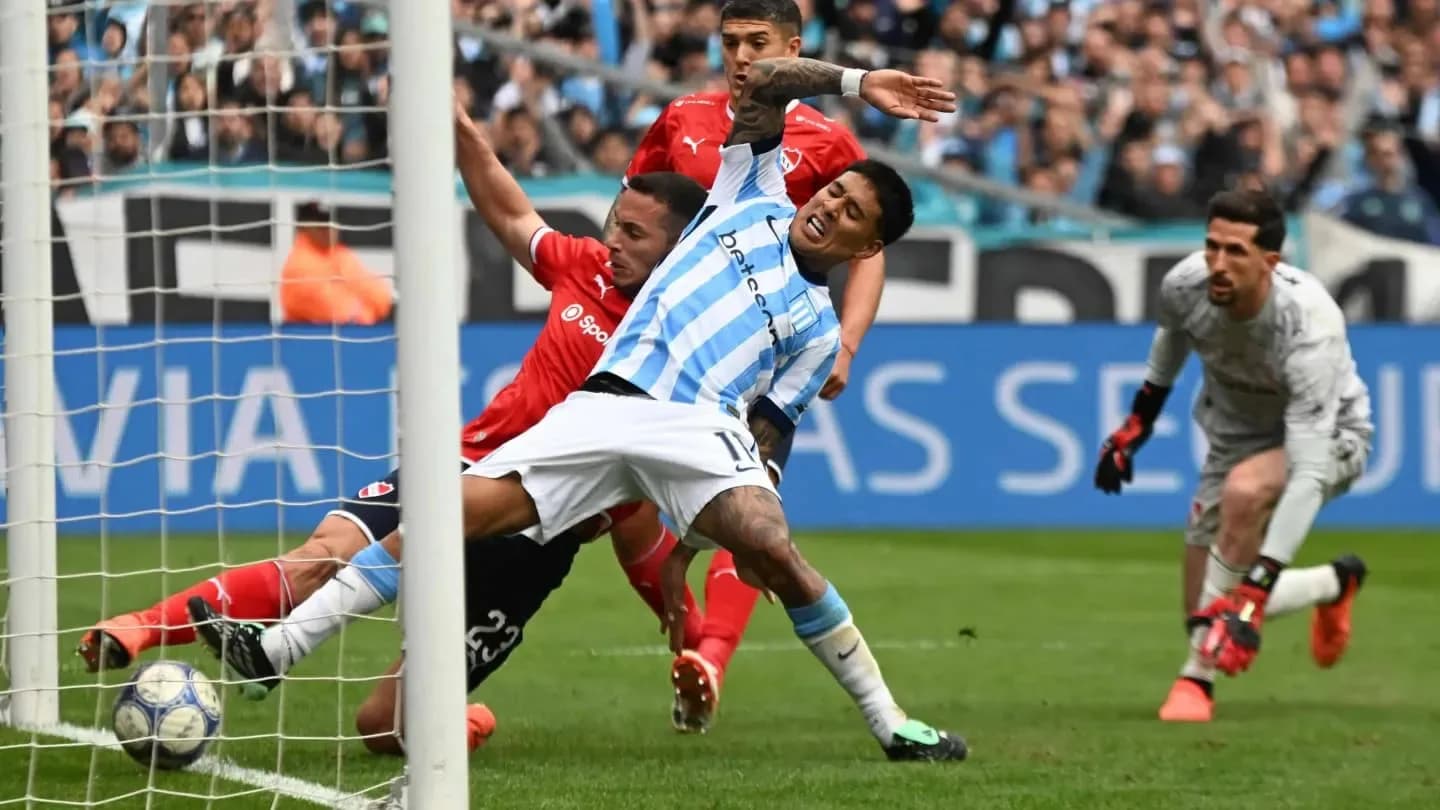 La imagen que confirma de quién fue el gol de Racing en el clásico ante Independiente - TyC Sports