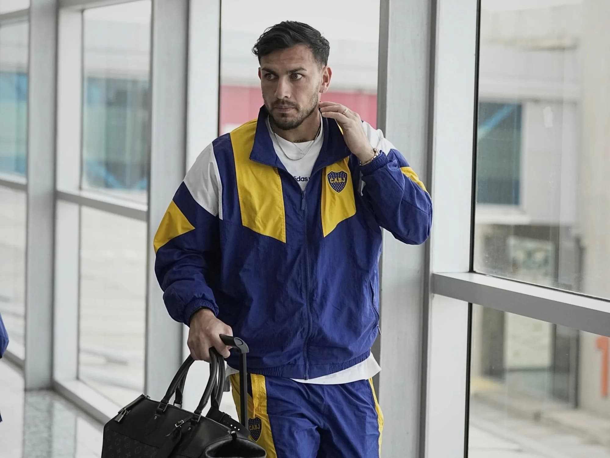 Boca se subió al avión y ya está camino a Río