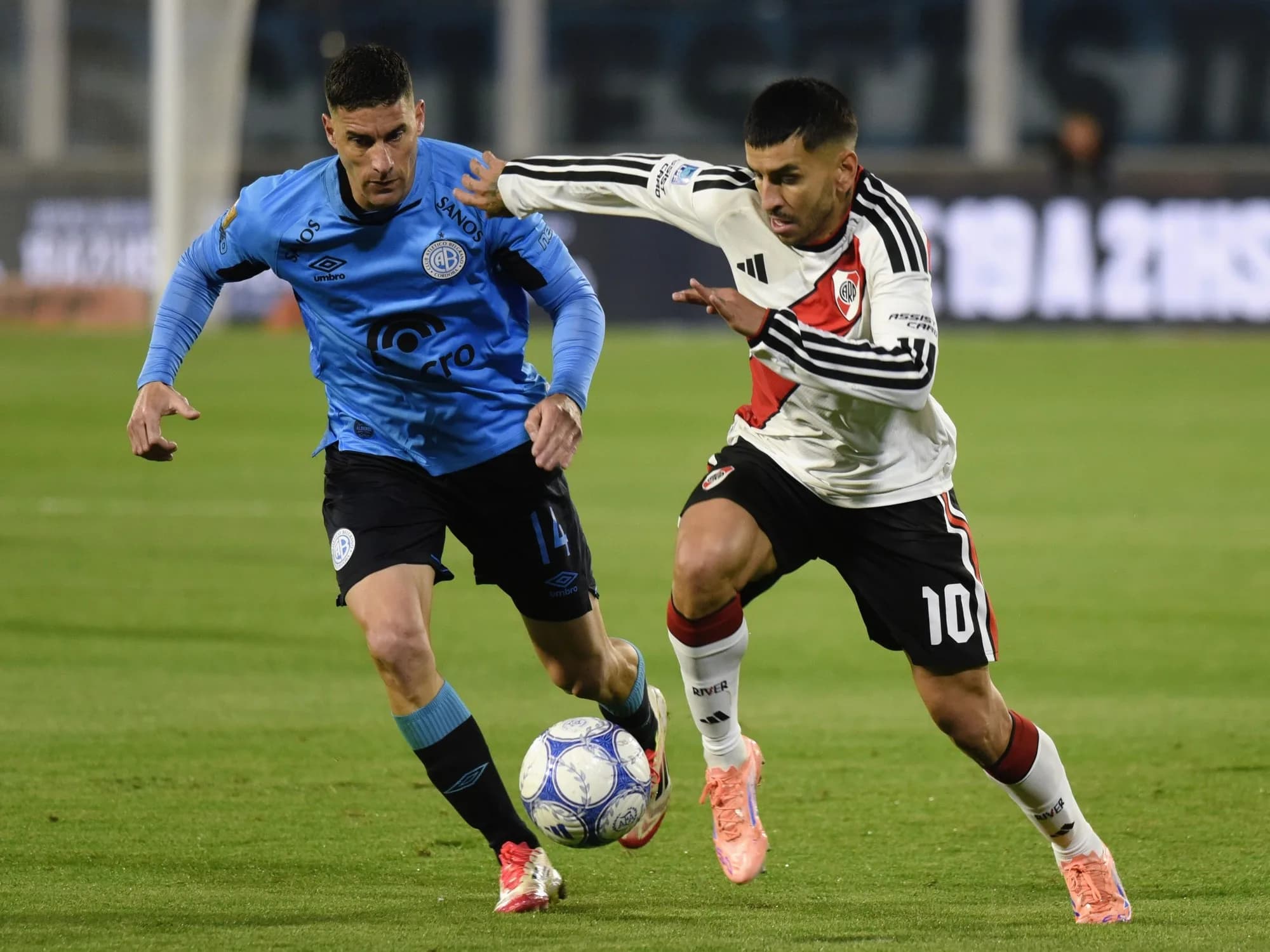 El show de Correa en River: golazo ante Belgrano y dedicatoria especial para la madre