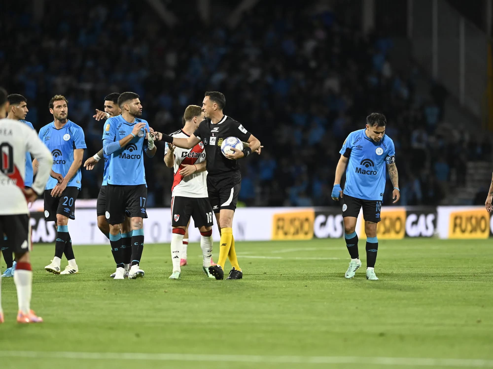 Video: la roja a Belgrano que Dóvalo terminó anulando ante River