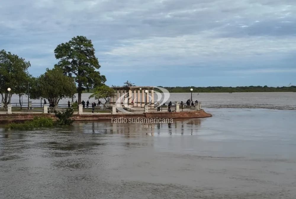 Avance del agua: en Capital el Río Paraná superó los 7 metros de altura