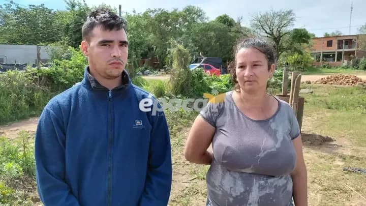 Barrio Anahí: Dejaron su casa bajo el agua y apenas pudieron rescatar las camas y la ropa