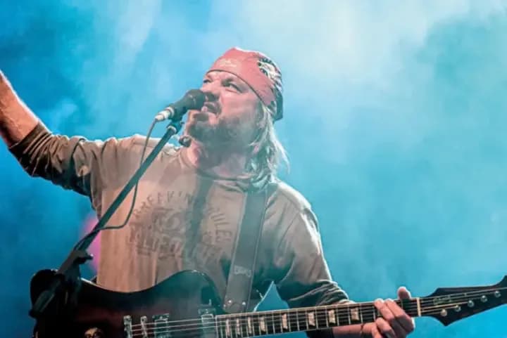Chizzo Nápoli volvió a apuntar contra Milei durante un recital de La Renga