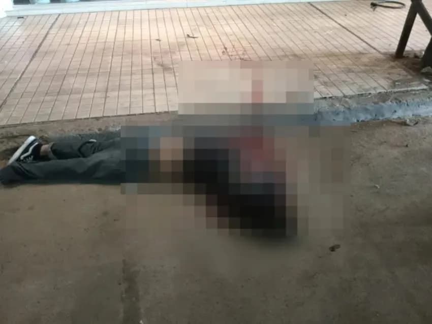 Un joven de 23 años murió tras perder el control de su moto e impactar contra una palmera