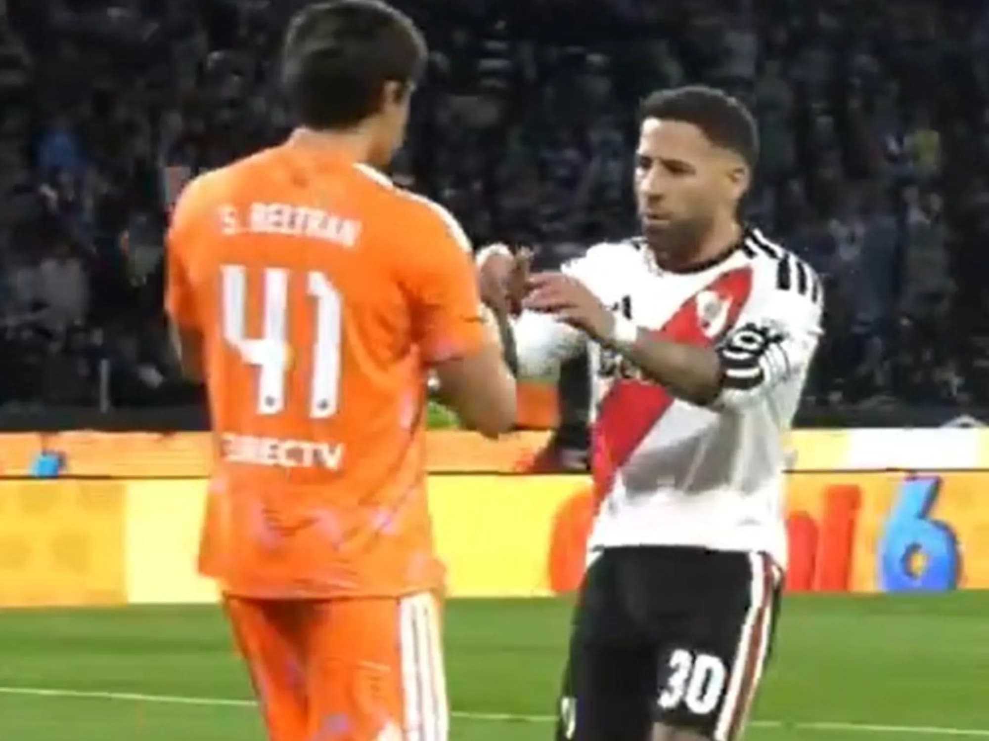 El gesto del capitán Otamendi con Santiago Beltrán: "Le pedí disculpas, a veces se me sale la chaveta"