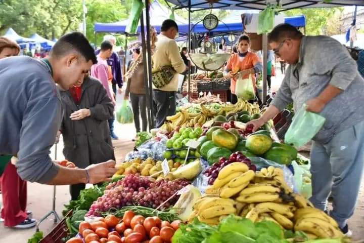 Frutas, verduras, artesanías y propuestas gastronómicas en las Ferias de la Ciudad