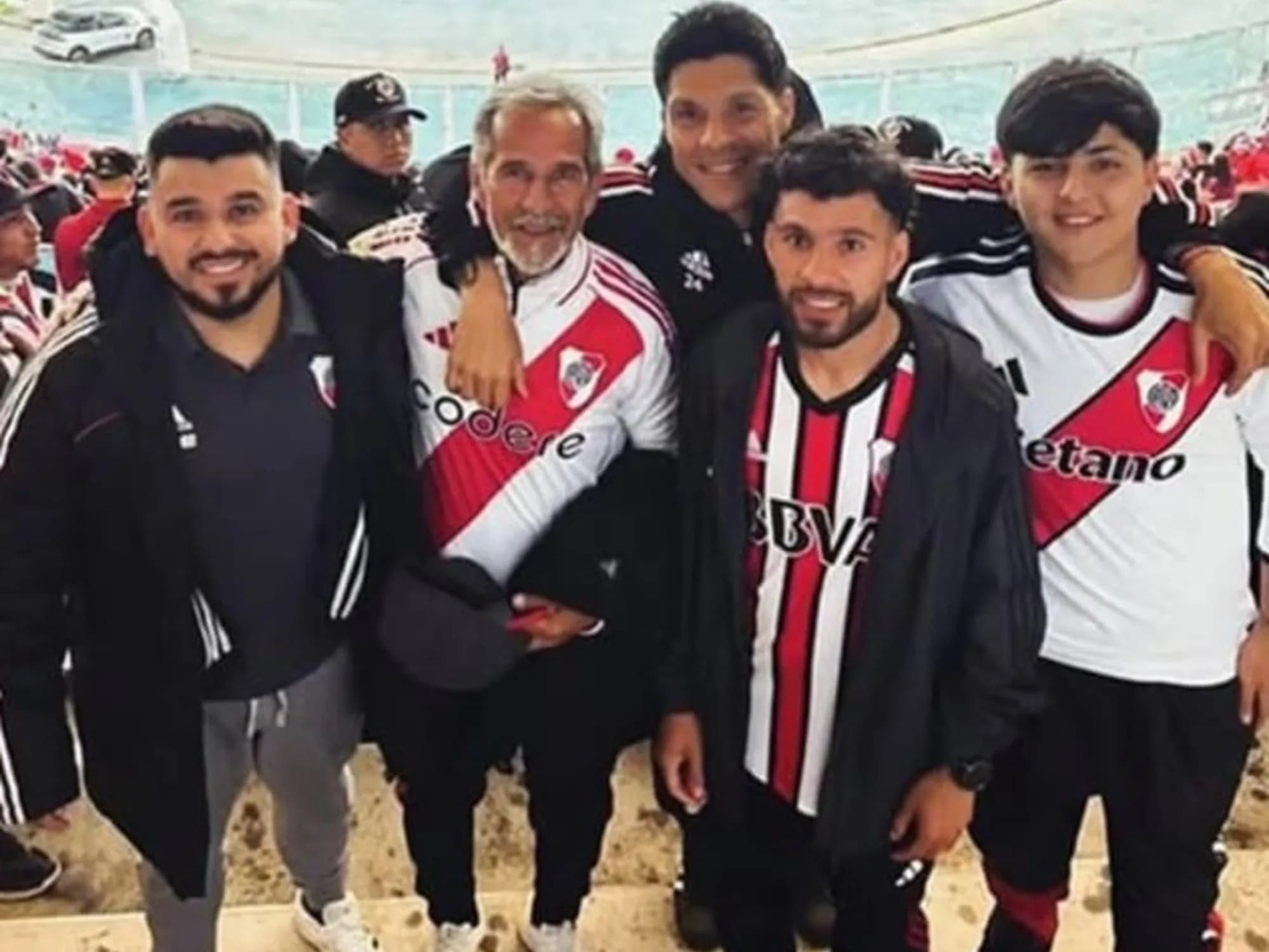 Con quién fue Enzo Pérez a la popular de River en el Kempes