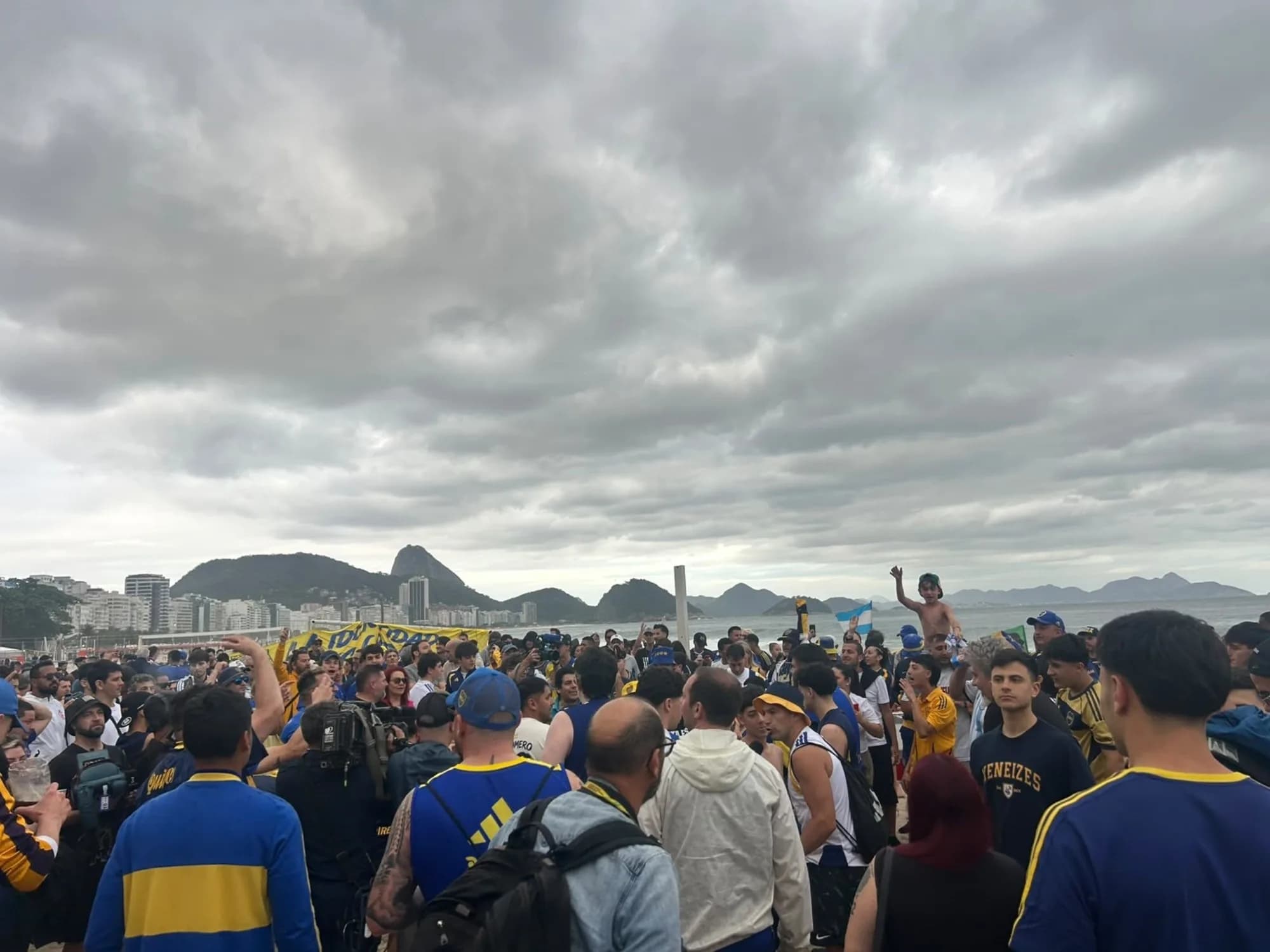 Boca copó Copacabana con un banderazo que revolucionó Río de Janeiro