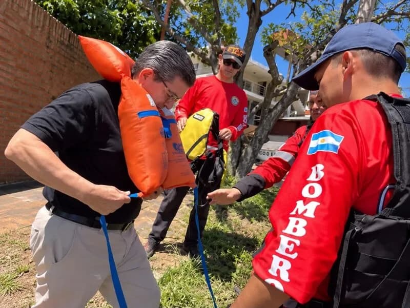Braillard recorrió zonas afectadas por la crecida en Paso de la Patria