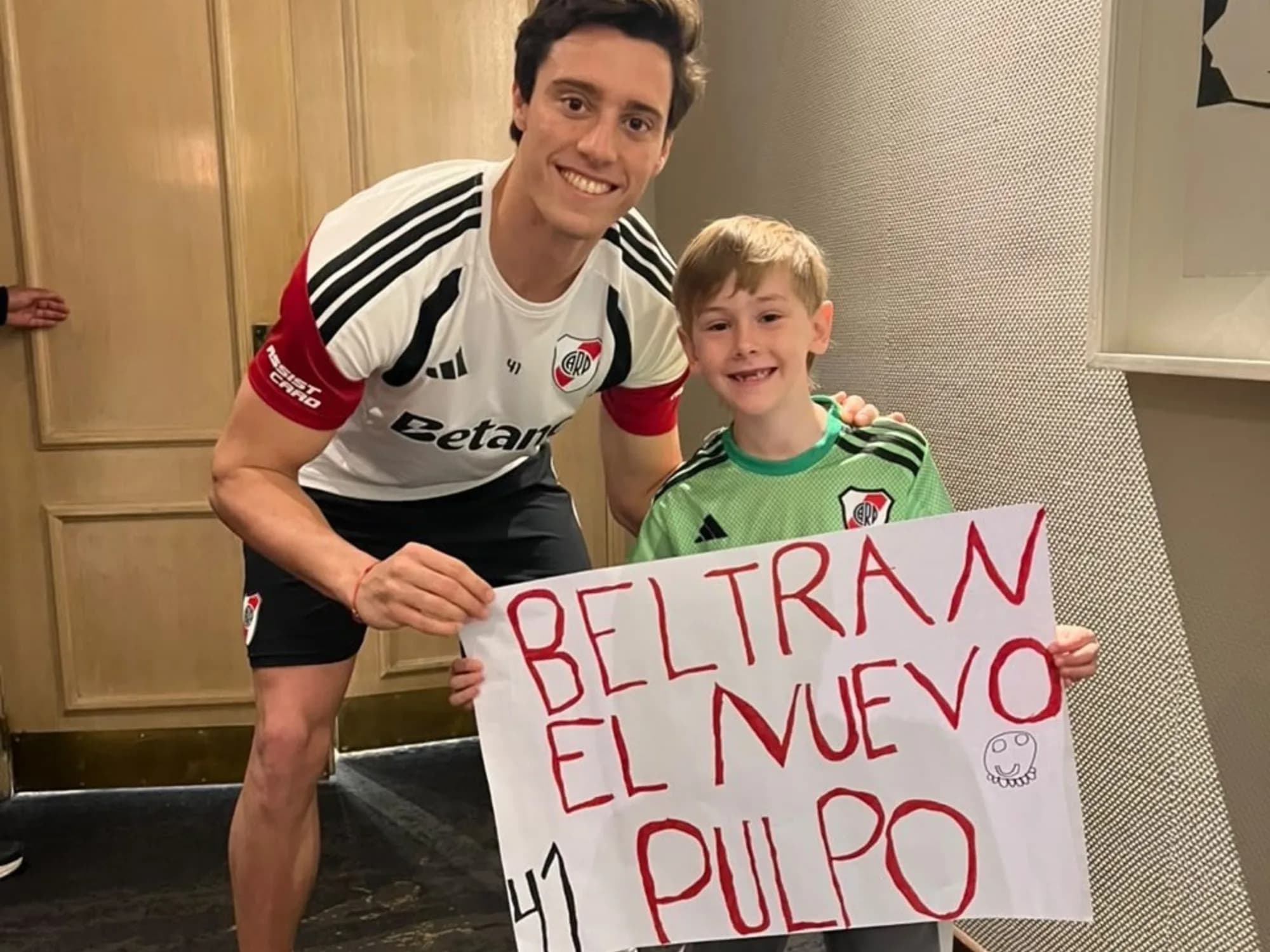 El hermoso gesto de Beltrán con un mini hincha de River