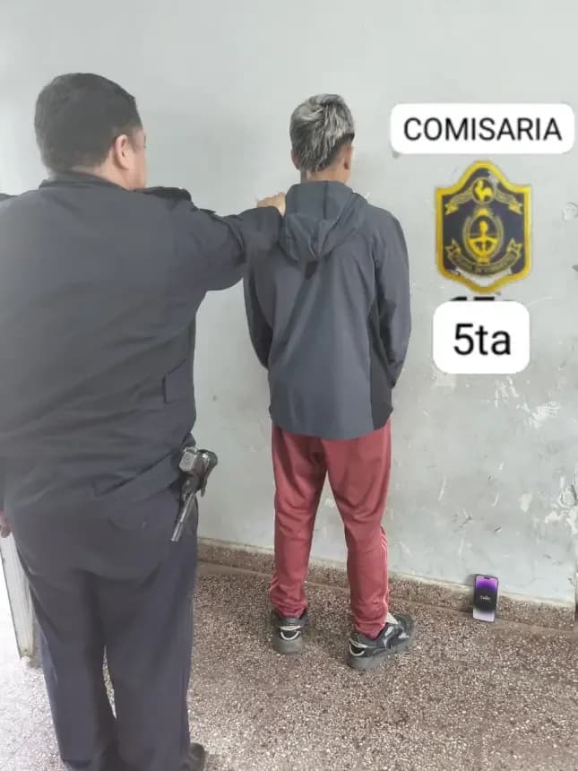 Vendía un celular robado por internet y terminó detenido por la Policía