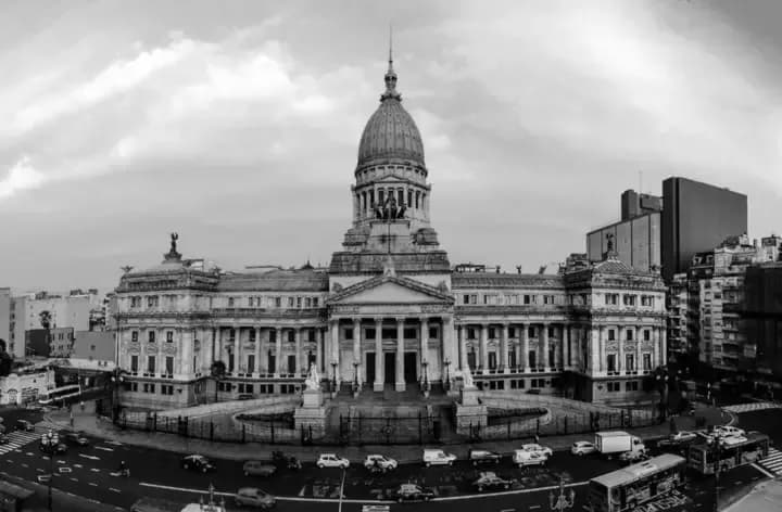 El Gobierno, empantanado en el Senado sin reforma política
