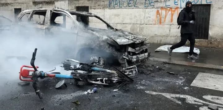 Francia decretó toques de queda tras la ola de saqueos