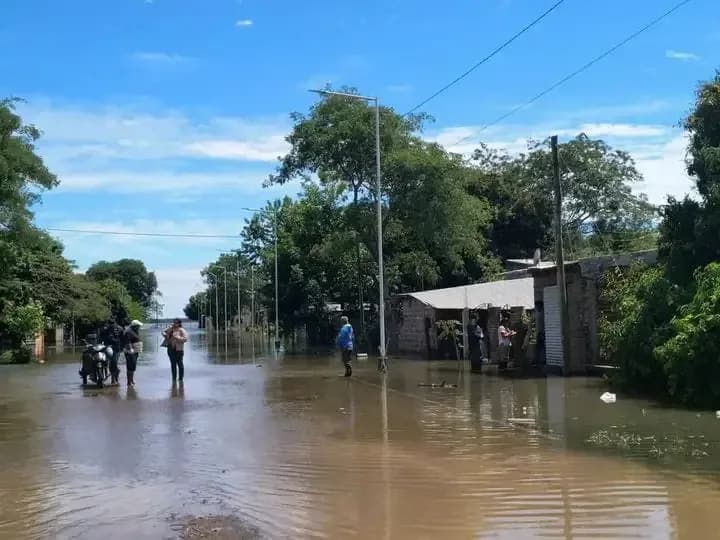 Creciente: avanzan las evacuaciones y advierten que el río Paraná seguirá alto por diez días más