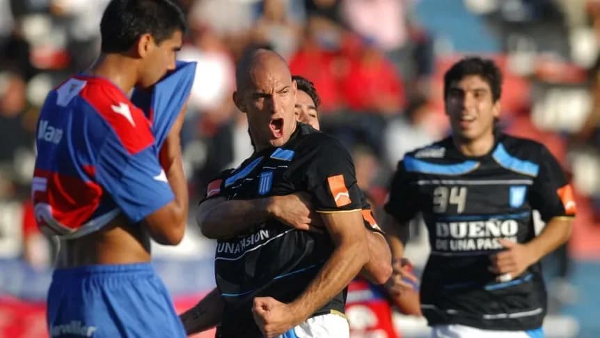 Jugó más de 100 partidos en Racing, cambió de deporte tras su retiro y ahora vende las camisetas que cambió por “desapego” - TyC Sports