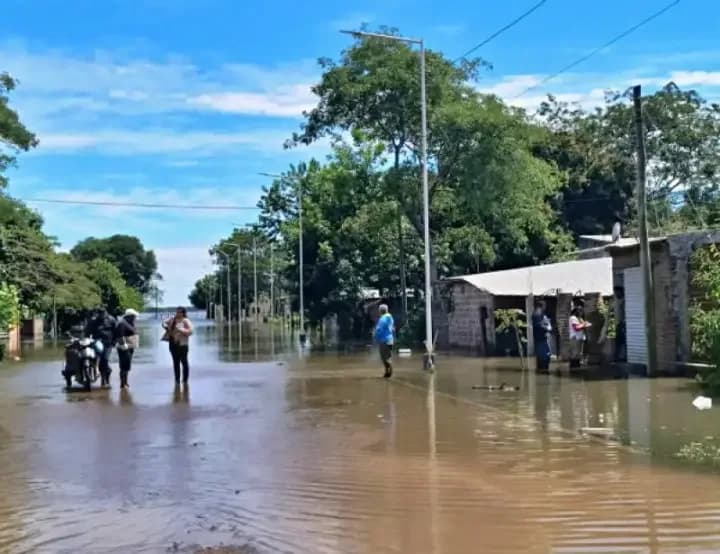 Creciente del Paraná : 321 afectados en Itatí y restricciones en Capital