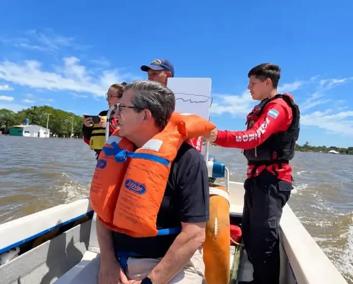 Braillard Poccard recorrió las zonas afectadas por la creciente en Paso de la Patria